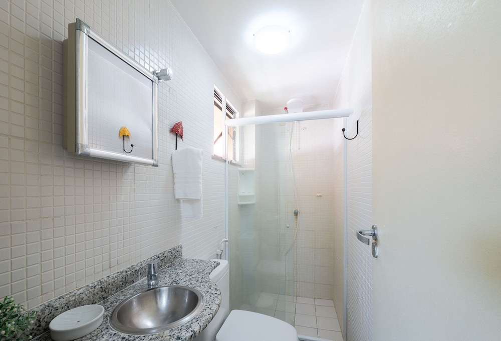 Condominium With Gym and Pool in Guarajuba - Camacari GSH