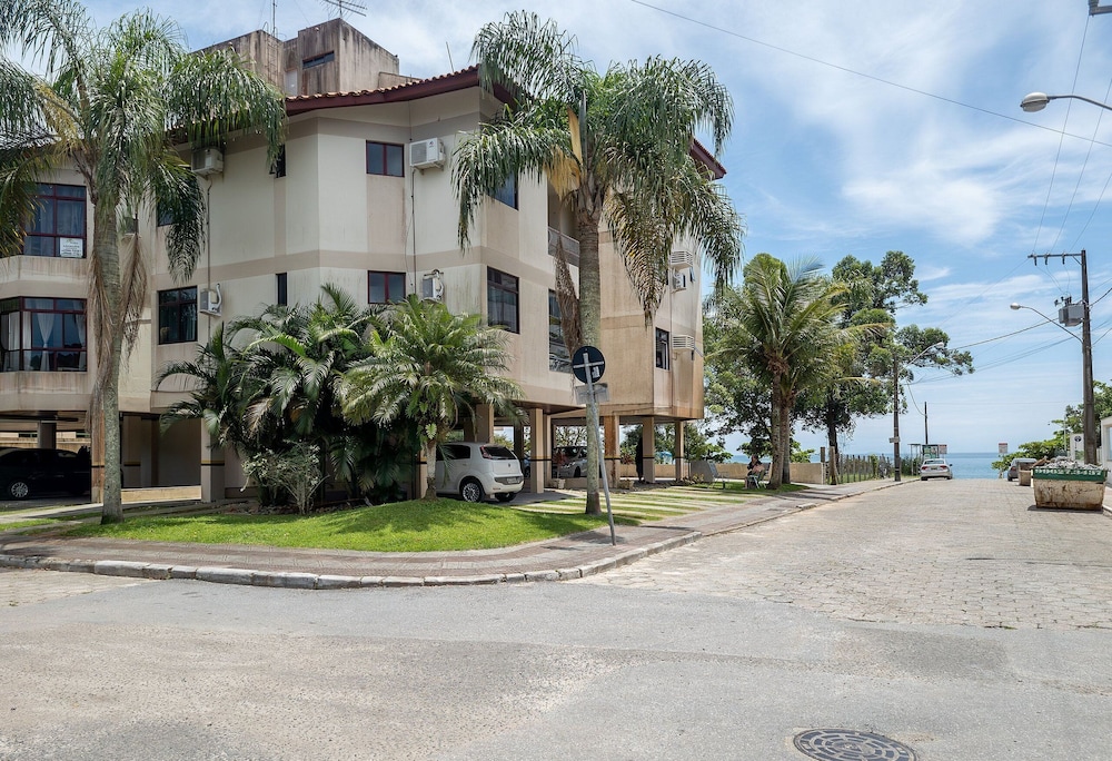 Beachfront Apartment With Island View Cca201