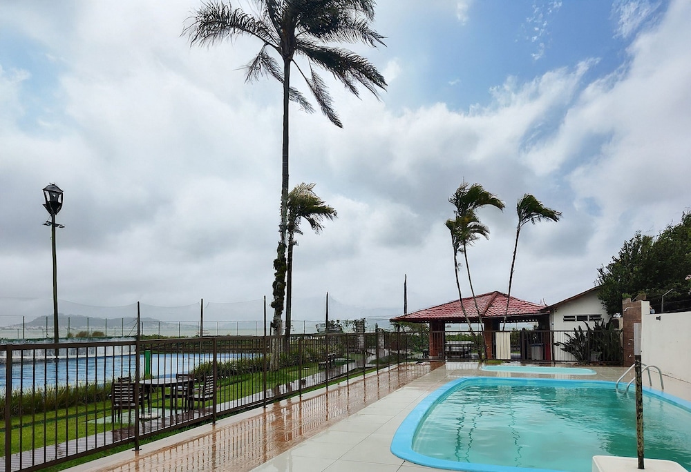 2b ap With Direct Beach Access Floripa Crva0007
