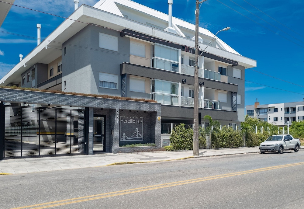 Modern apt With Pool and hot Tub! Rhl0305