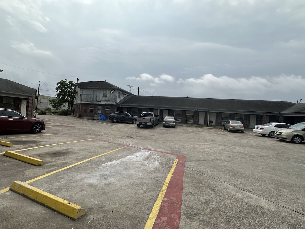Travel Inn By OYO La Marque Texas City I-45
