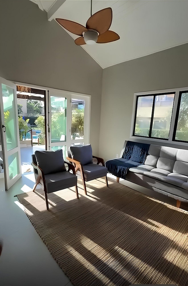 Casa DelMare Cond. com saída na praia