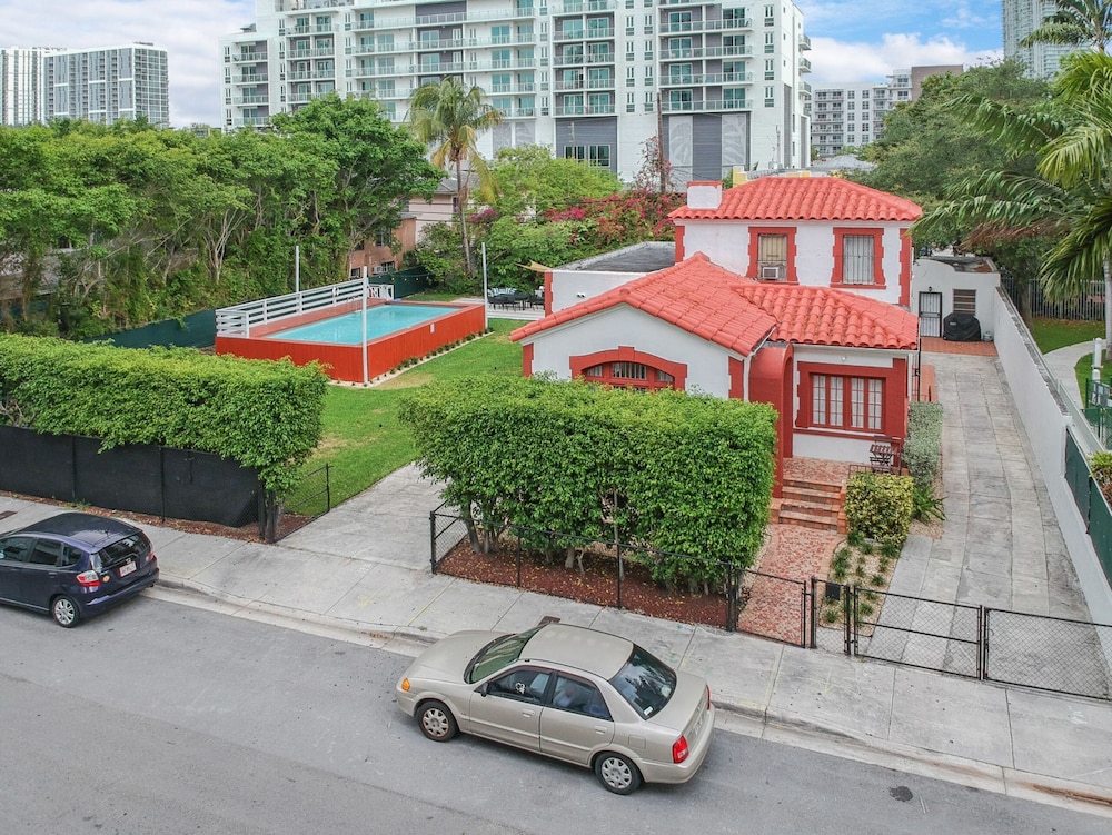 Roami at Edgewater Place