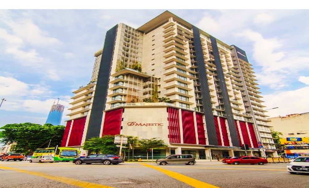 D' Majestic Residence by Emily in Town