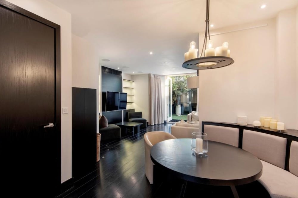 Stunning 5-bed House in London