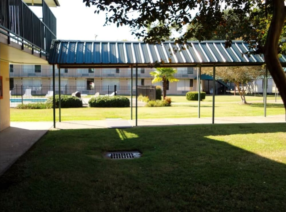 Hotel OYO Hotel Audubon Baton Rouge Port Allen I-10 - Image 1