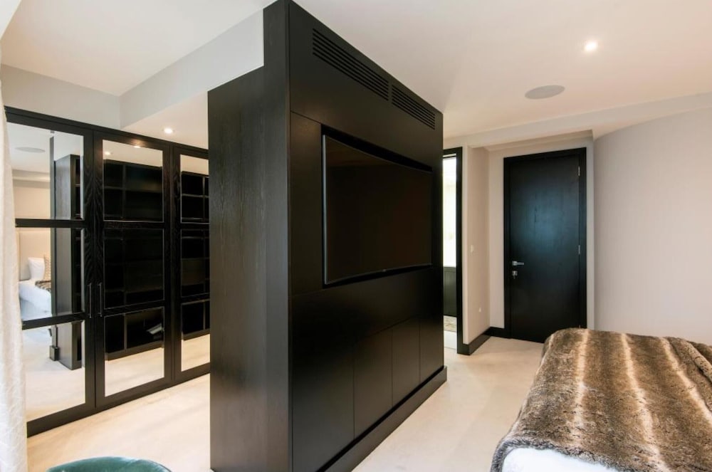 Stunning 5-bed House in London