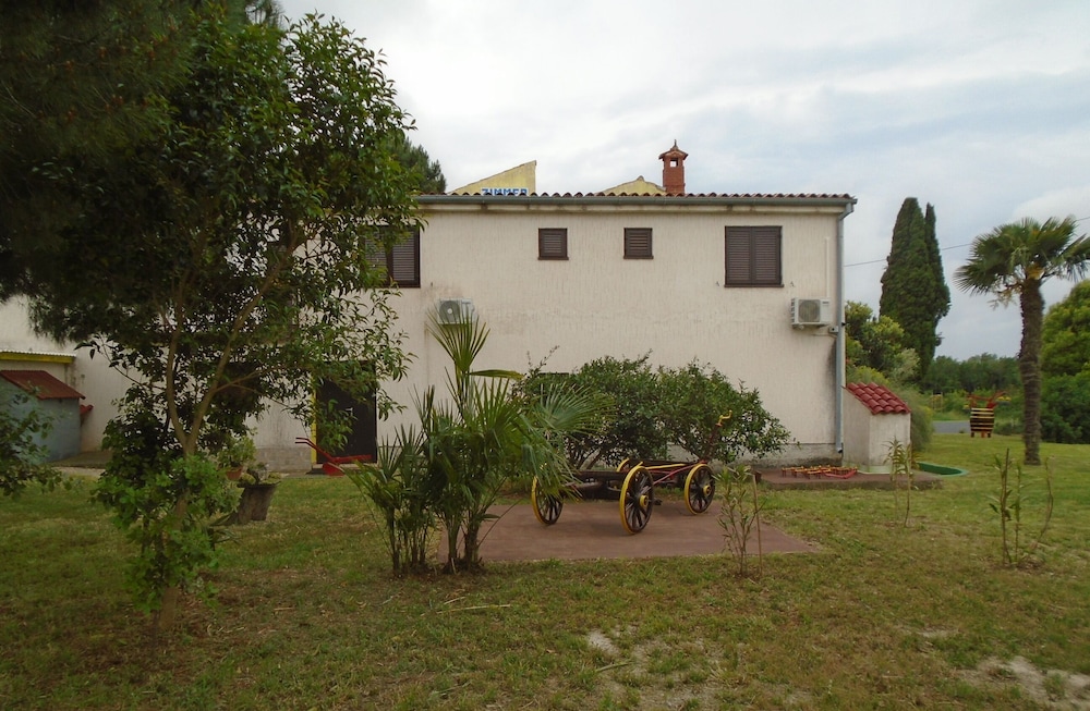 ROOMS MATEA PULA