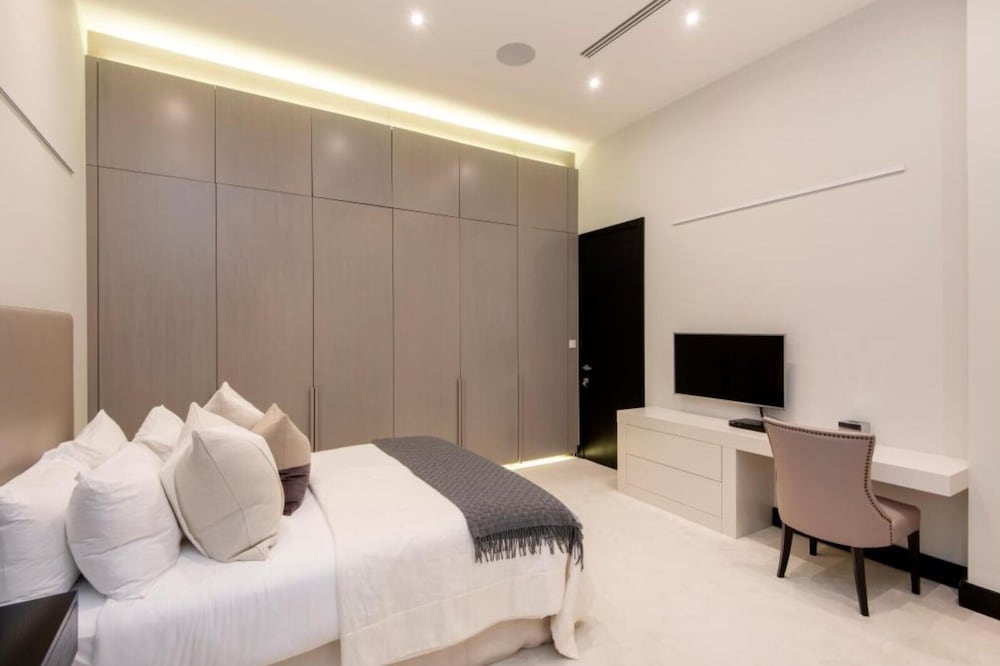 Stunning 5-bed House in London