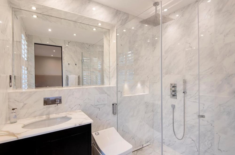 Stunning 5-bed House in London
