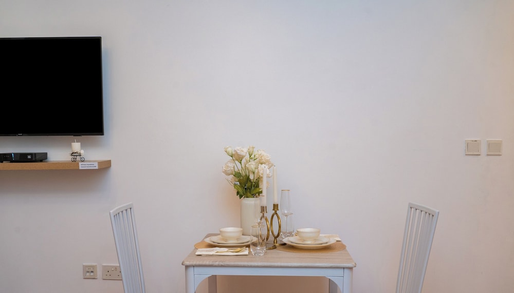 Modern & Stylish Studio in JVT