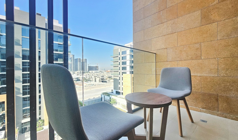 Chic Modern Studio in Azizi Riviera