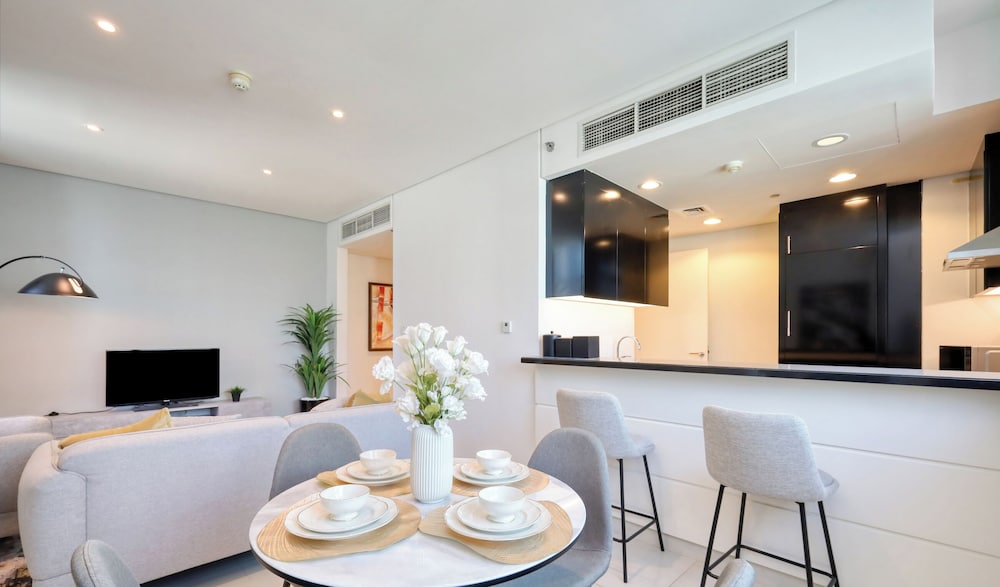 The Cosmopolitan Serene Living in a One Bedroom