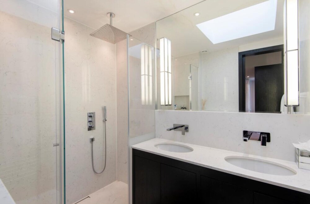Stunning 5-bed House in London