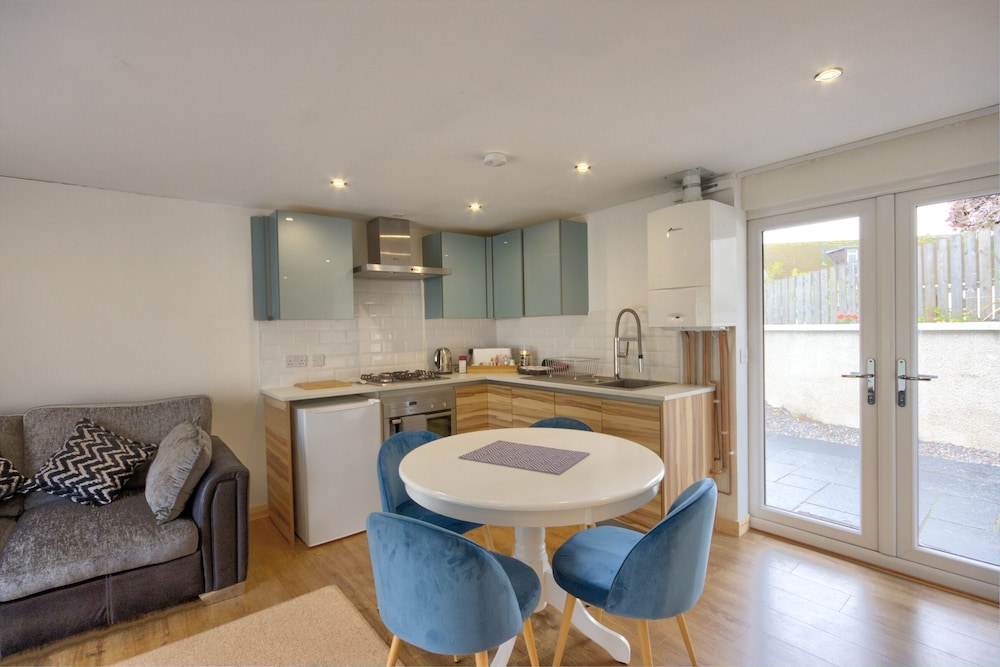 Charming 1-bed Cottage in Inverness view 5