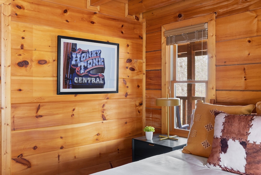 Yesteryear Mountain Charm Modern Vintage Retreat 5 Bedroom Home by Overmoon - Property Image 29