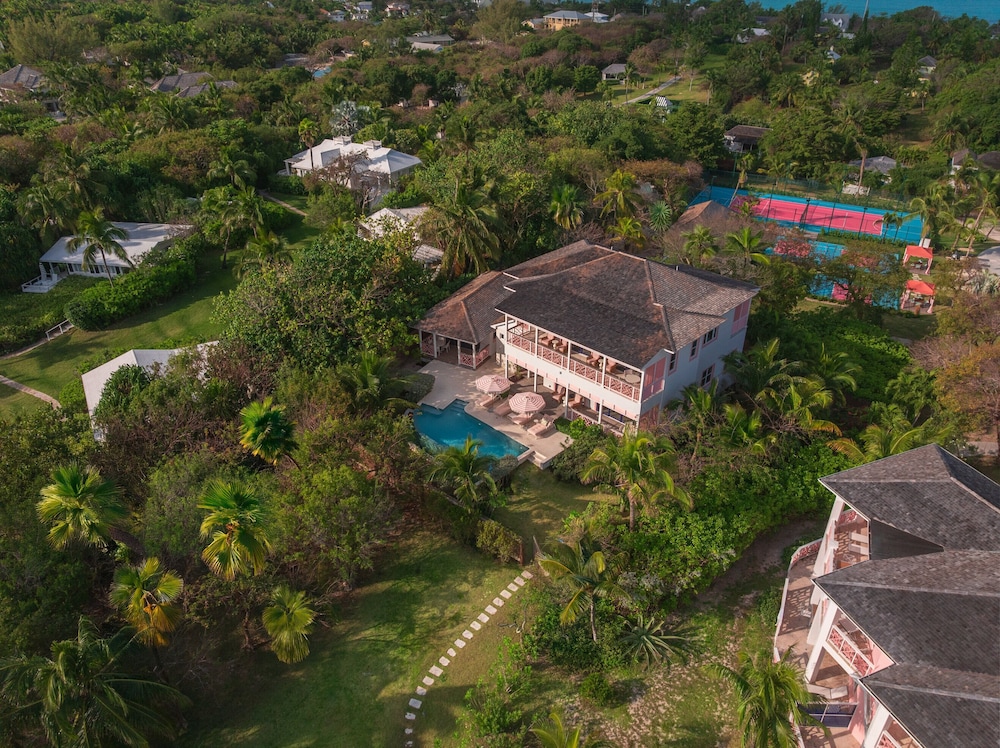 Private Pool Villa at Coral Sands Steps to Pink Sand Beach & Resort Amenities