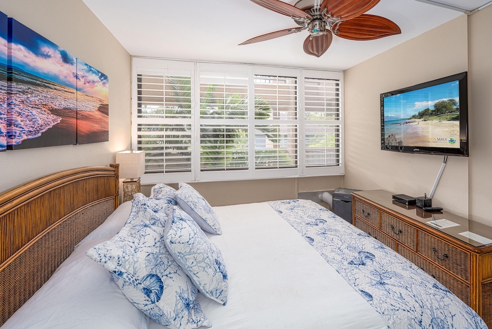 Kamaole Sands 5-303 - Contemporary, Ocean Views, Prime Courtyard Location, AC