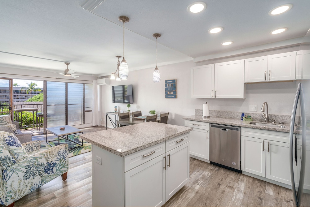 Kihei Akahi C-411 - Modern Top to Bottom Remodel, Split-ac, Across From Kam II