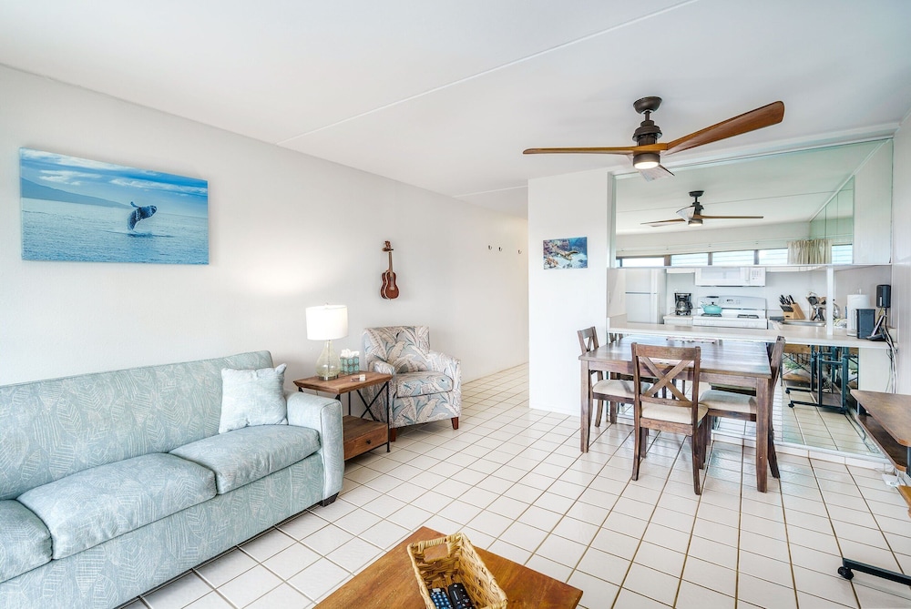 Budget Friendly - Kihei Akahi C-608, Ocean Views, Short Walk to Kamaole Beach II