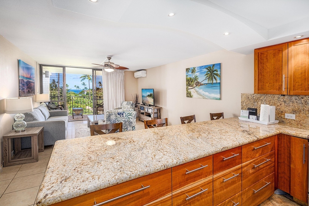 Kamaole Sands 5-303 - Contemporary, Ocean Views, Prime Courtyard Location, AC