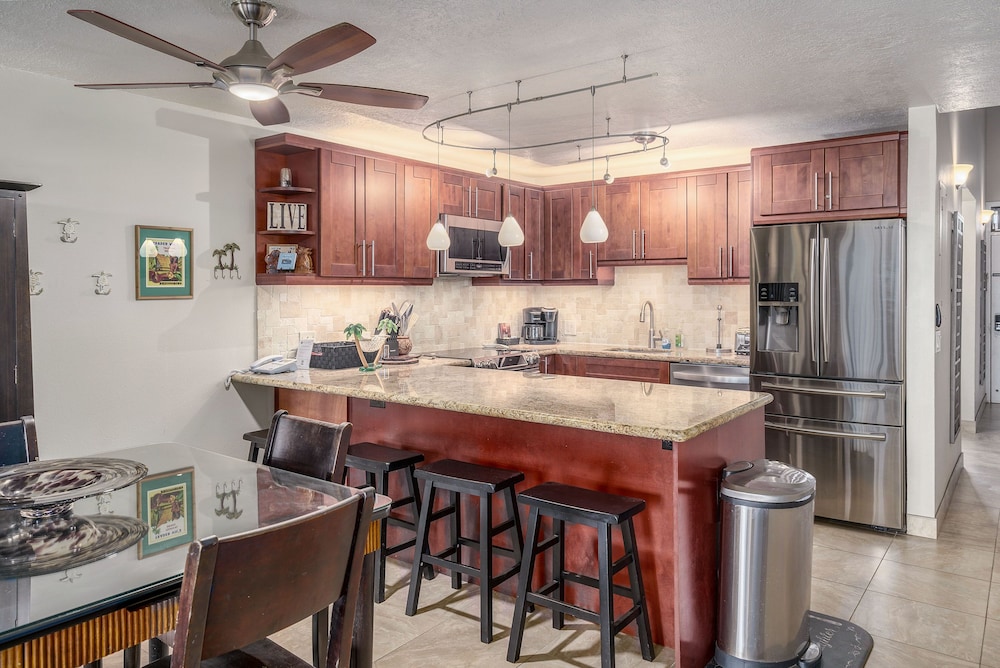 Kamaole Sands 2-406 - Luxurious Renovation - Penthouse Ocean Views - Split AC