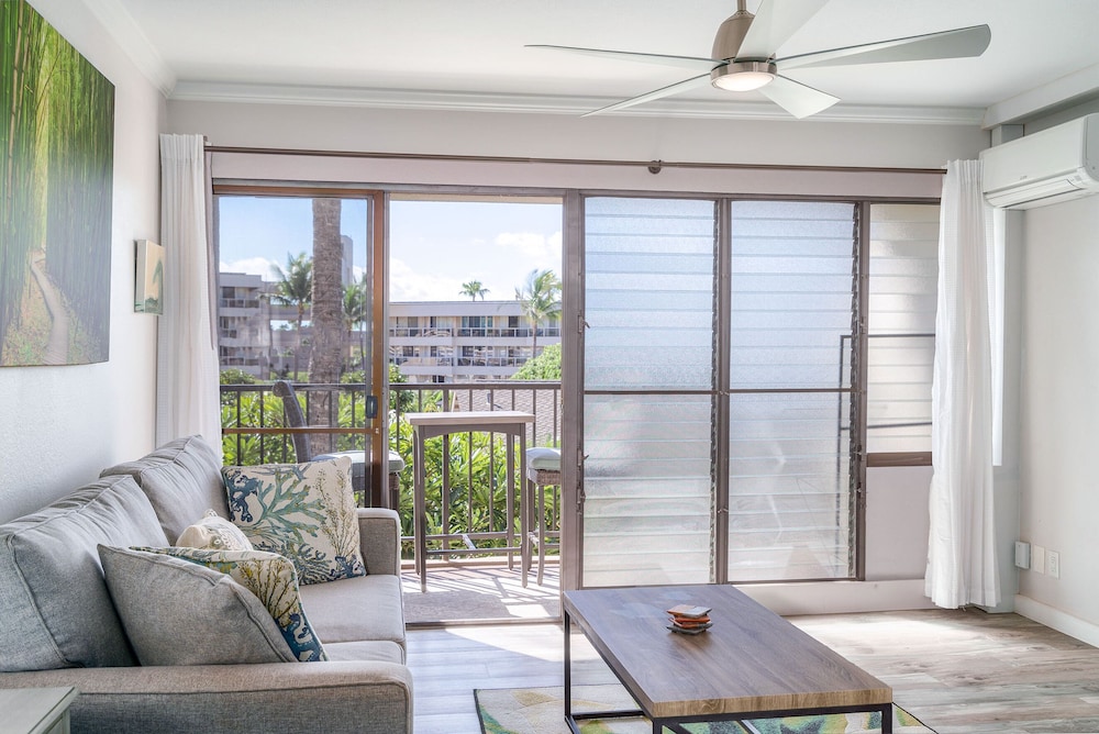 Kihei Akahi C-411 - Modern Top to Bottom Remodel, Split-ac, Across From Kam II