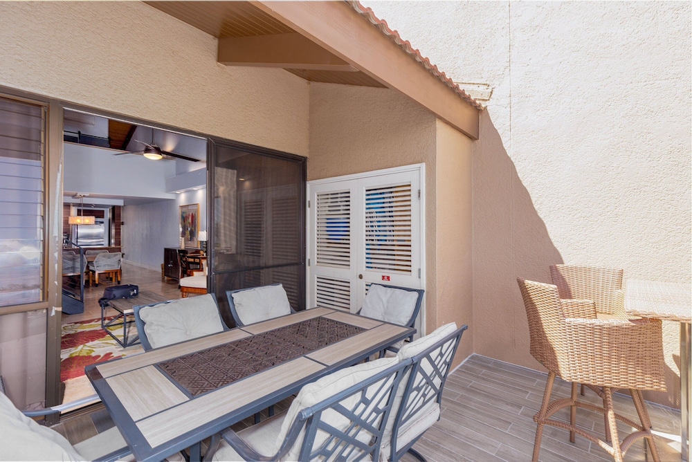 Kamaole Sands 10-403 - Stunning Renovation - Penthouse Level - Split AC - Look!