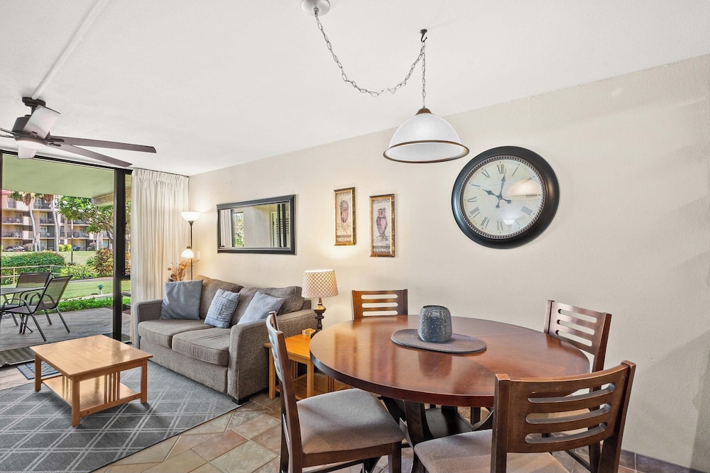 Kamaole Sands 7-109 - Romantic Getaway, Beautiful Renovation, Large Lanai, & AC!