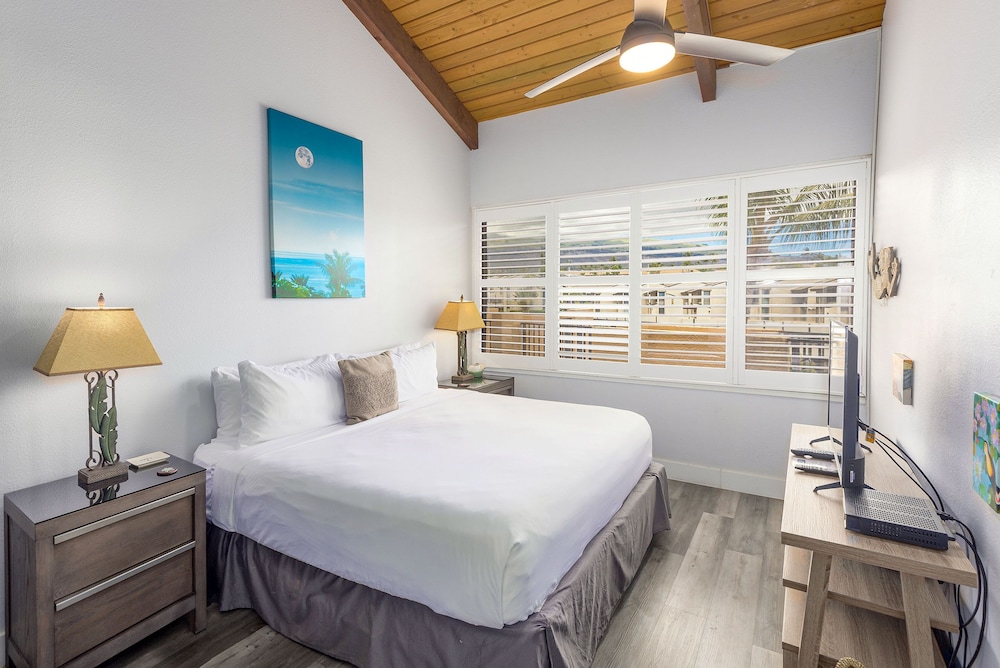 Kamaole Sands 10-403 - Stunning Renovation - Penthouse Level - Split AC - Look!