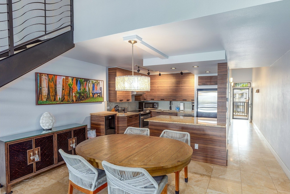 Kamaole Sands 10-403 - Stunning Renovation - Penthouse Level - Split AC - Look!