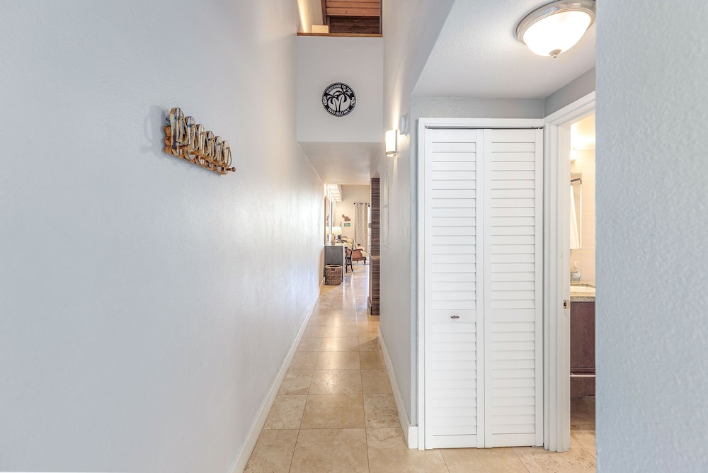 Kamaole Sands 10-403 - Stunning Renovation - Penthouse Level - Split AC - Look!