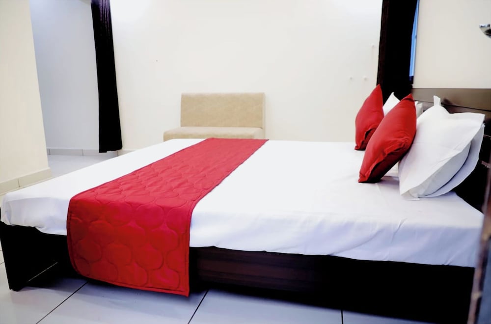 Hotel J-Laxmi Palace