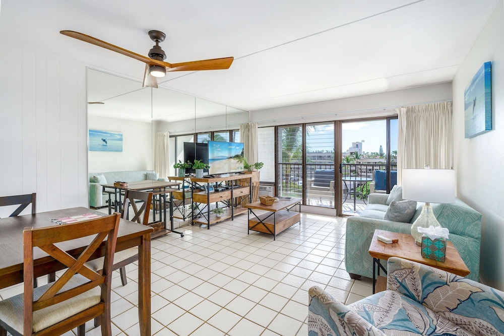 Budget Friendly - Kihei Akahi C-608, Ocean Views, Short Walk to Kamaole Beach II