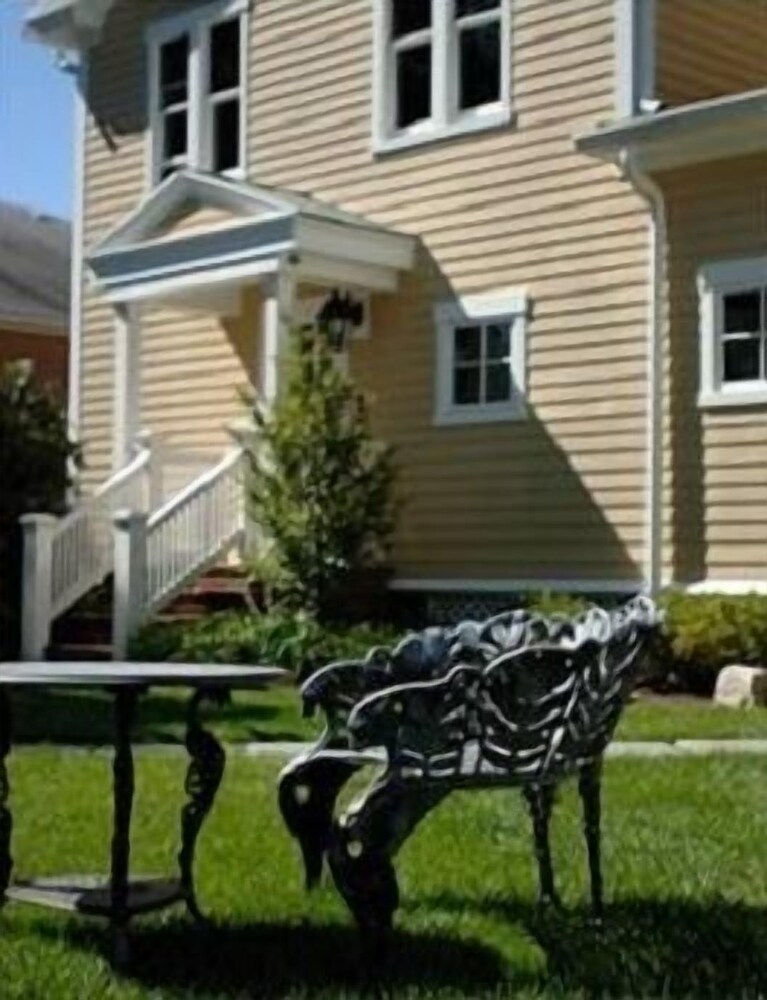 Inn at 202 Dover