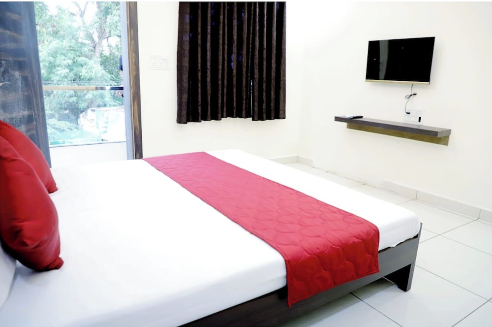Hotel J-Laxmi Palace