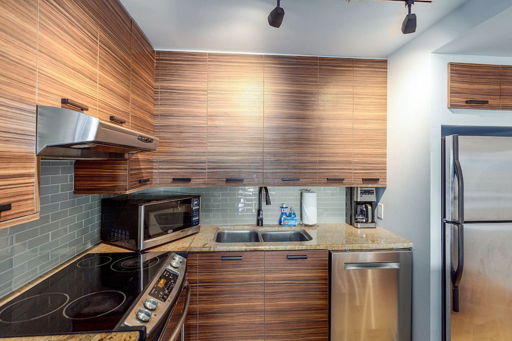 Kamaole Sands 10-403 - Stunning Renovation - Penthouse Level - Split AC - Look!
