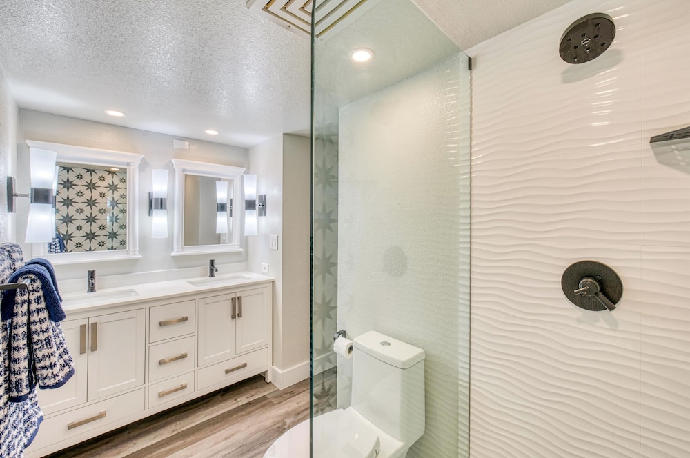 Kamaole Sands 10-403 - Stunning Renovation - Penthouse Level - Split AC - Look!