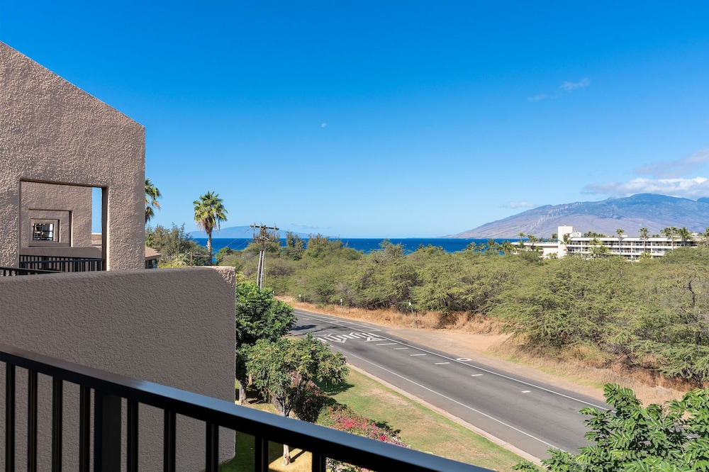 Summer Sale! Deluxe Modern Renovation, Split-ac, Kamaole Sands 4-411, Book Now!