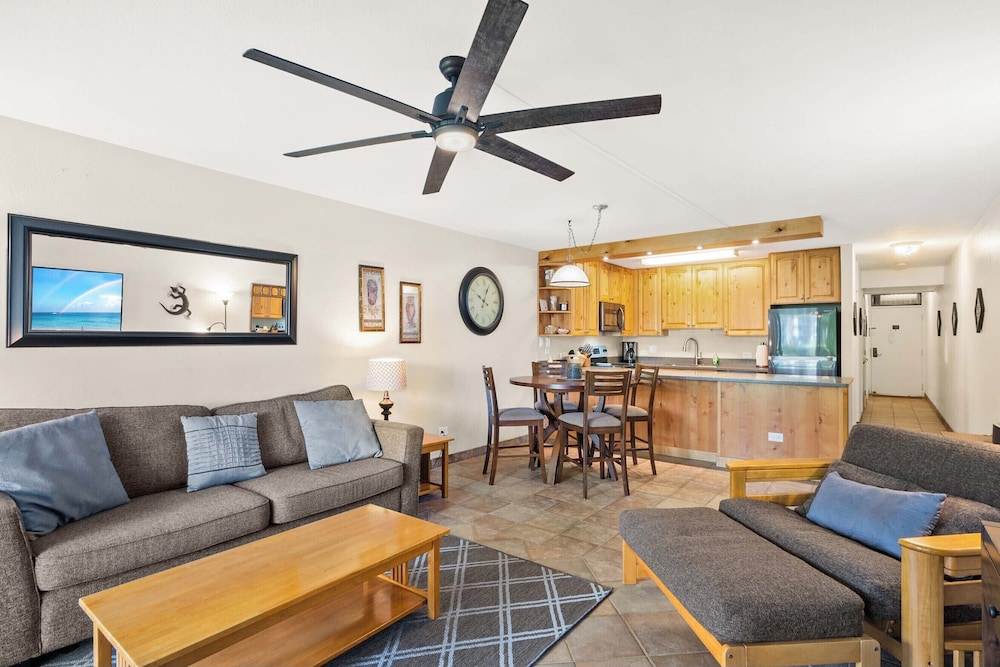 Kamaole Sands 7-109 - Romantic Getaway, Beautiful Renovation, Large Lanai, & AC!