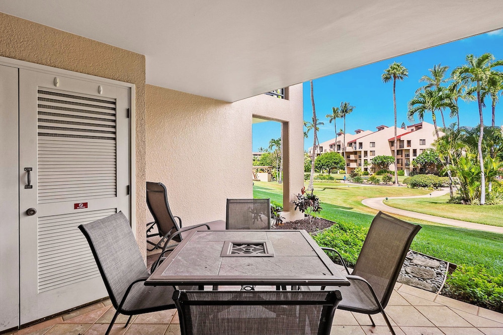 Kamaole Sands 7-109 - Romantic Getaway, Beautiful Renovation, Large Lanai, & AC!
