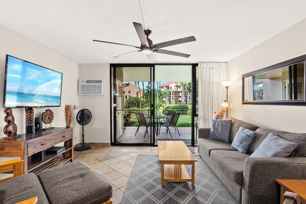 Kamaole Sands 7-109 - Romantic Getaway, Beautiful Renovation, Large Lanai, & AC!
