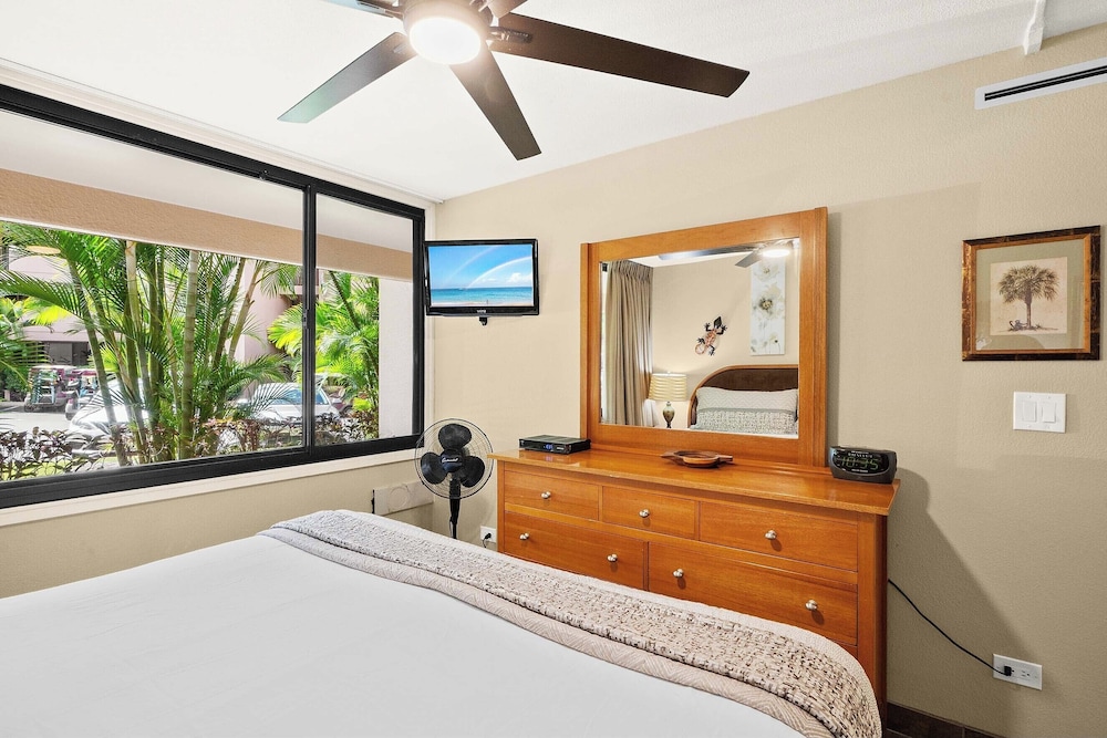 Kamaole Sands 7-109 - Romantic Getaway, Beautiful Renovation, Large Lanai, & AC!