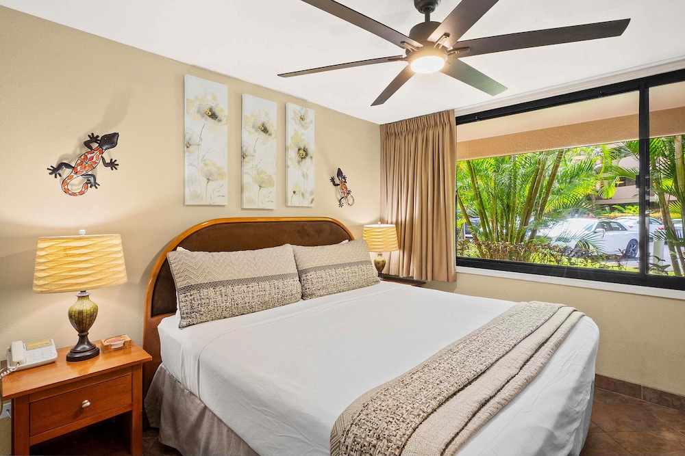 Kamaole Sands 7-109 - Romantic Getaway, Beautiful Renovation, Large Lanai, & AC!