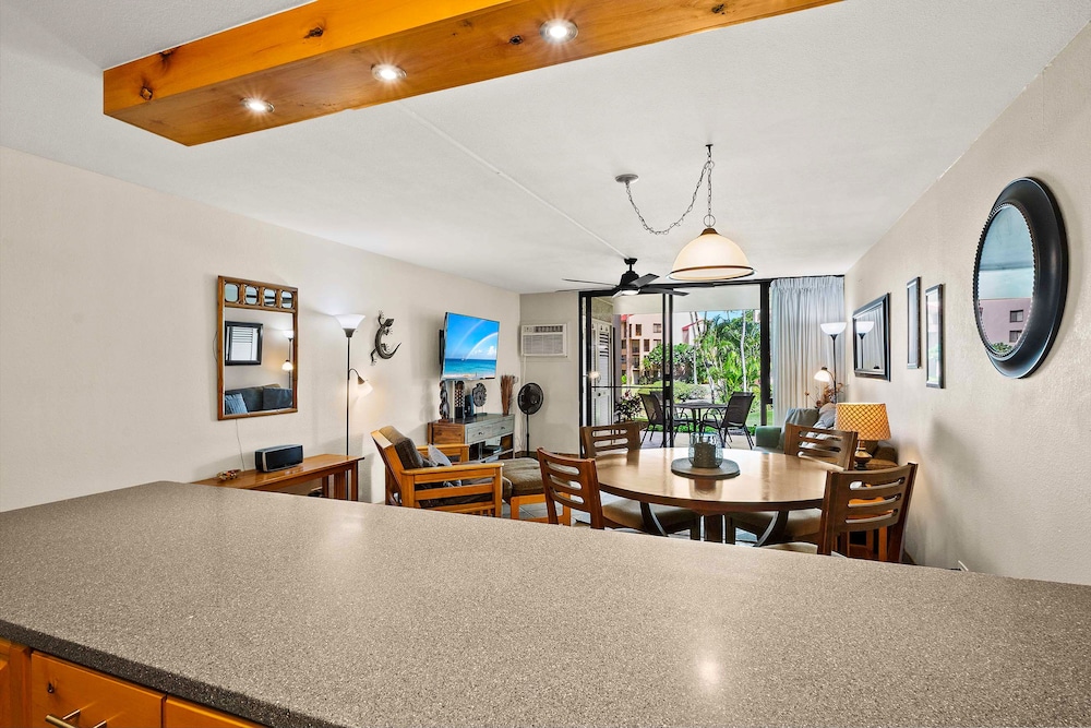 Kamaole Sands 7-109 - Romantic Getaway, Beautiful Renovation, Large Lanai, & AC!