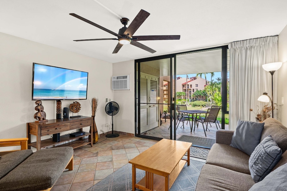Kamaole Sands 7-109 - Romantic Getaway, Beautiful Renovation, Large Lanai, & AC!