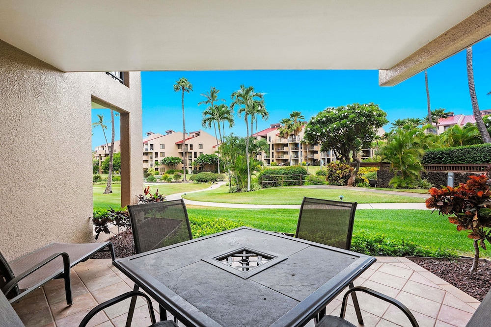 Kamaole Sands 7-109 - Romantic Getaway, Beautiful Renovation, Large Lanai, & AC!