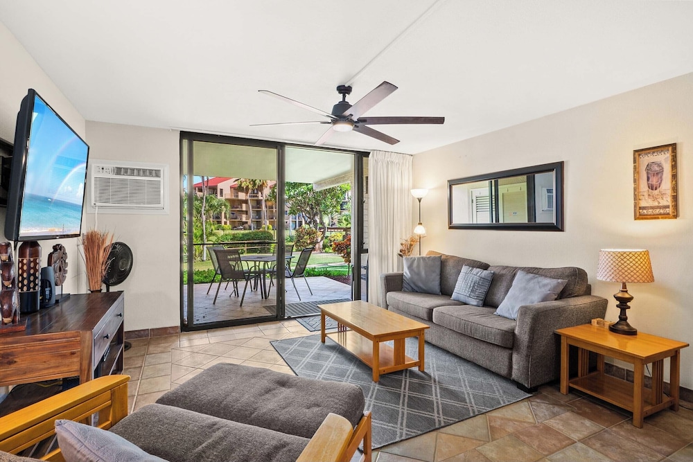Kamaole Sands 7-109 - Romantic Getaway, Beautiful Renovation, Large Lanai, & AC!