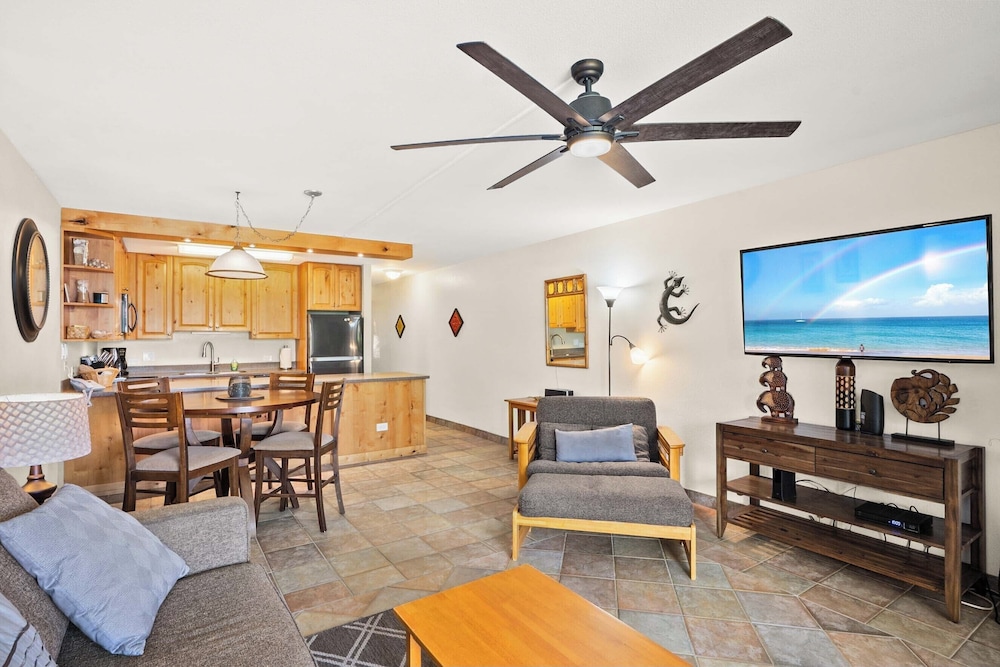 Kamaole Sands 7-109 - Romantic Getaway, Beautiful Renovation, Large Lanai, & AC!