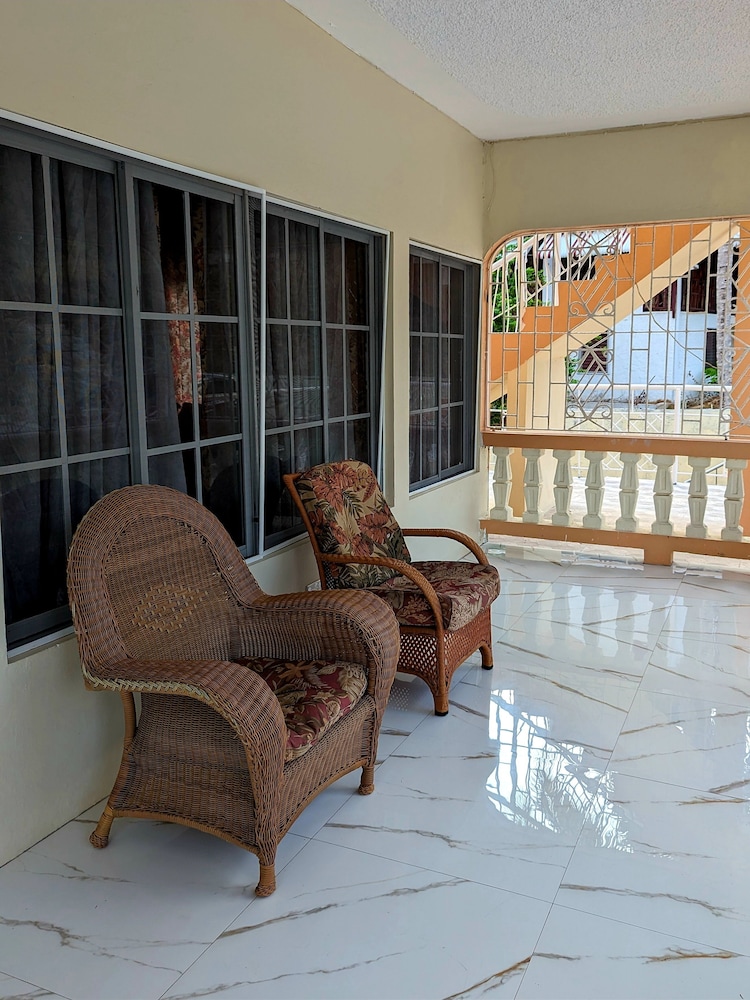 Chateau's Tranquil Apartments